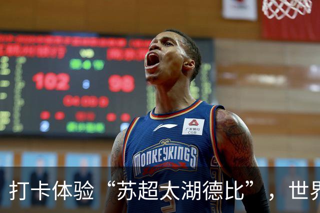 打卡体验“苏超太湖德比”，世界杯冠军球员佩德里见证中国社会足球滚烫热情！